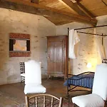 Bed & Breakfast La Tour Des Laudes 3*