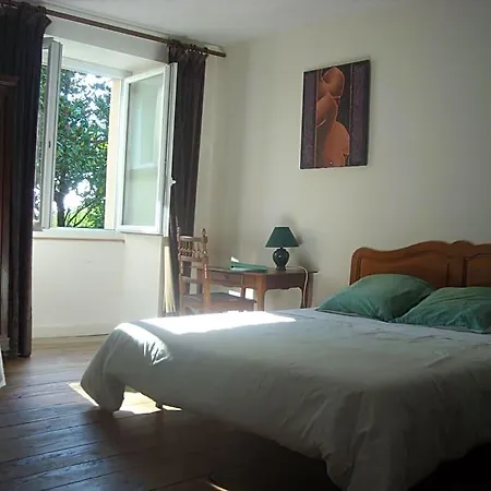 La Tour Des Laudes Bed & Breakfast 3*