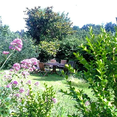 Bed & Breakfast La Tour Des Laudes