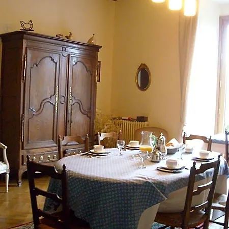 La Tour Des Laudes Bed & Breakfast 3*