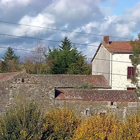 La Tour Des Laudes Bed & Breakfast