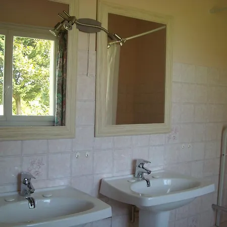 فندق مبيت وإفطار La Tour Des Laudes Breuil-Barret