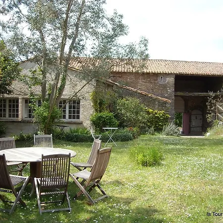 La Tour Des Laudes فندق مبيت وإفطار 3*