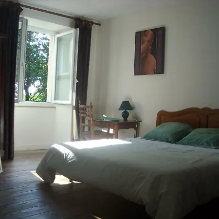 La Tour Des Laudes فندق مبيت وإفطار 3*