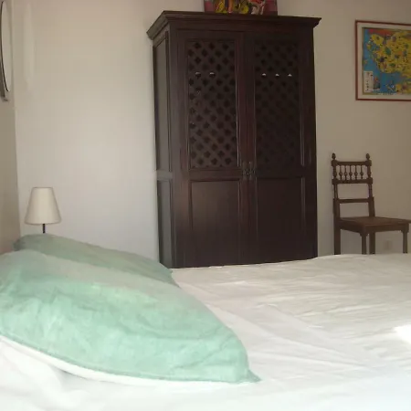 فندق مبيت وإفطار La Tour Des Laudes 3*