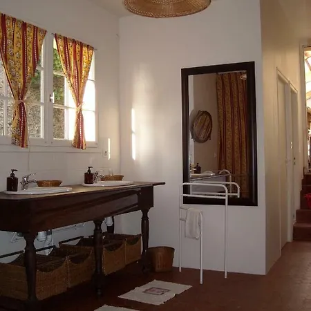 Bed & Breakfast La Tour Des Laudes